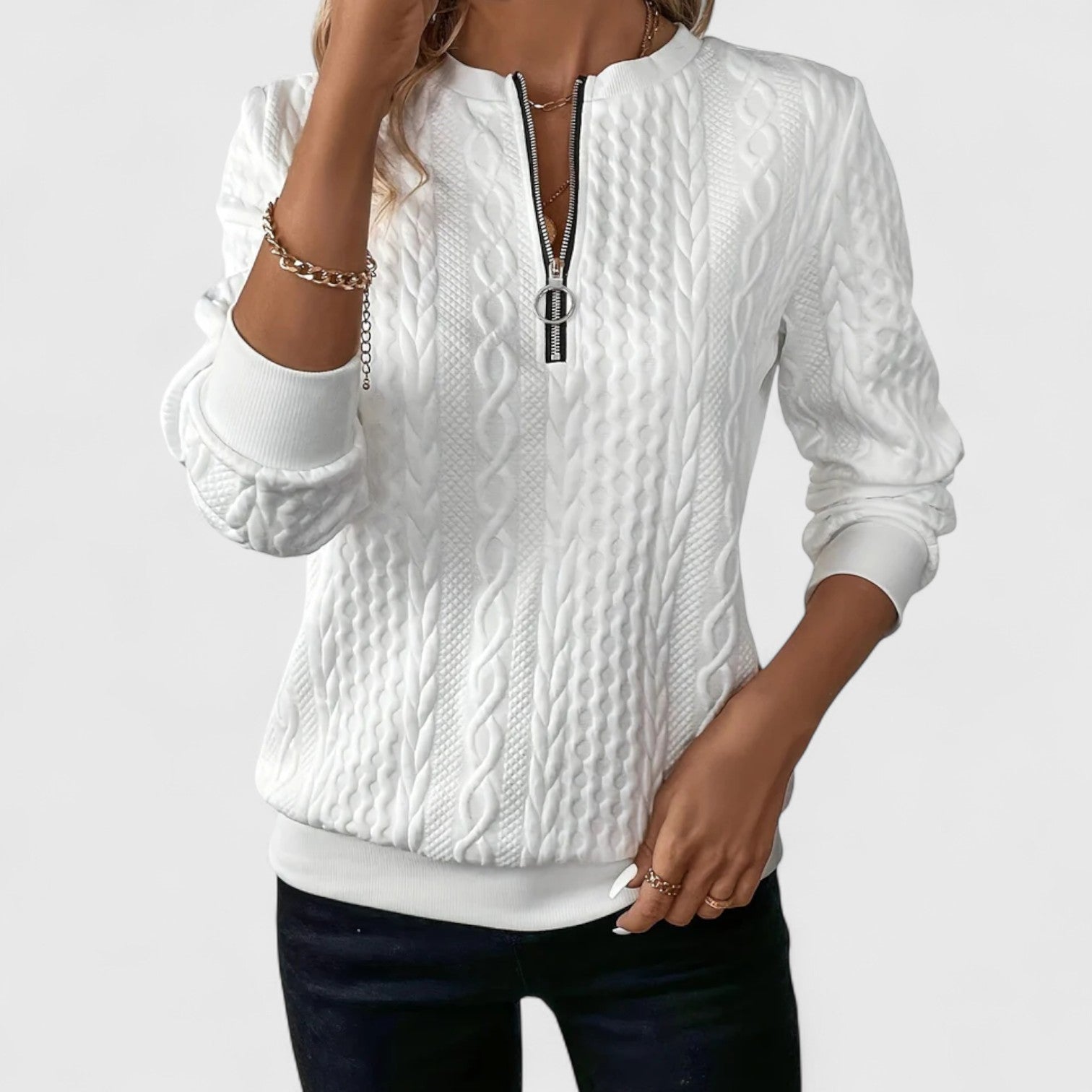 Moderner Pullover mit Reißverschluss und Strukturmuster