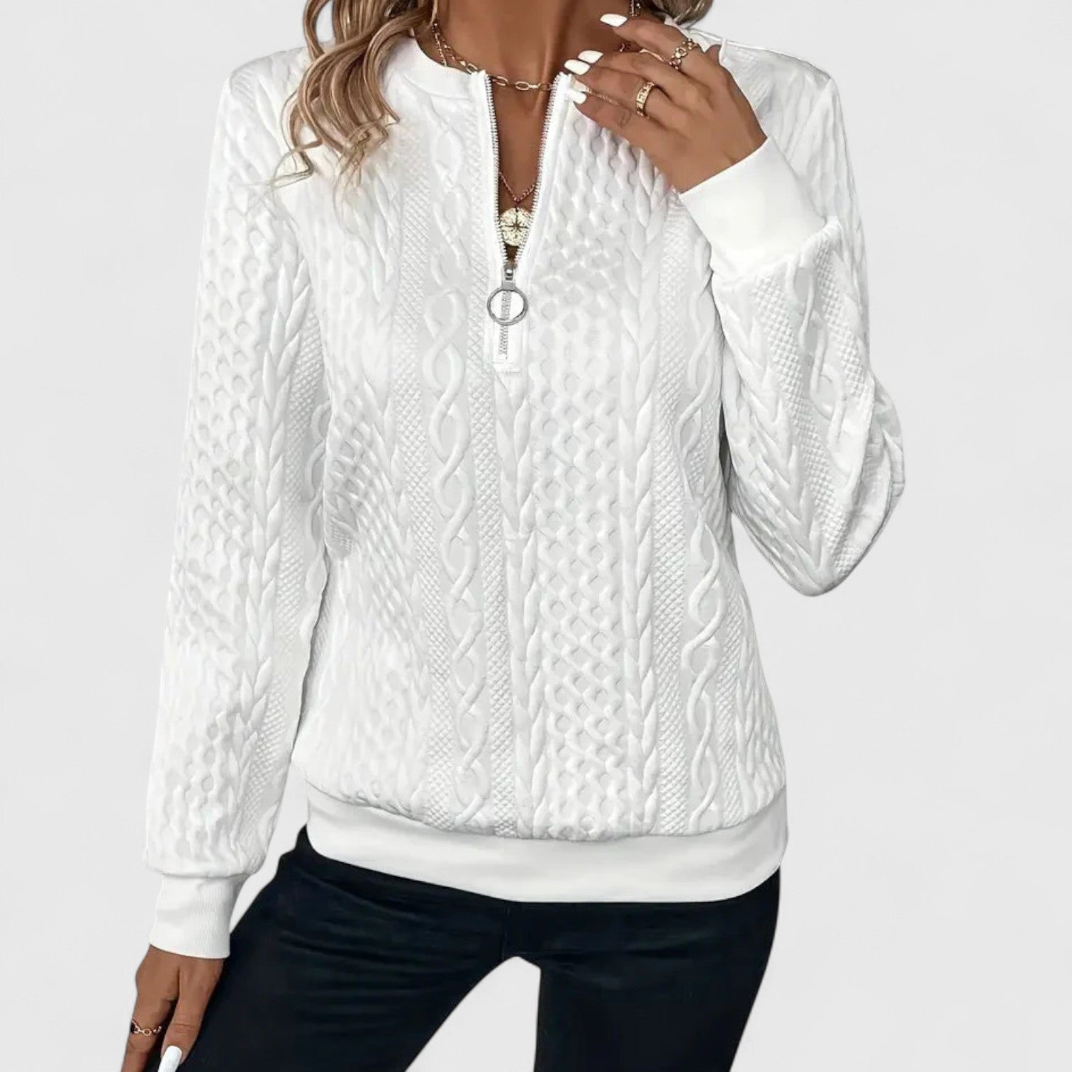 Moderner Pullover mit Reißverschluss und Strukturmuster