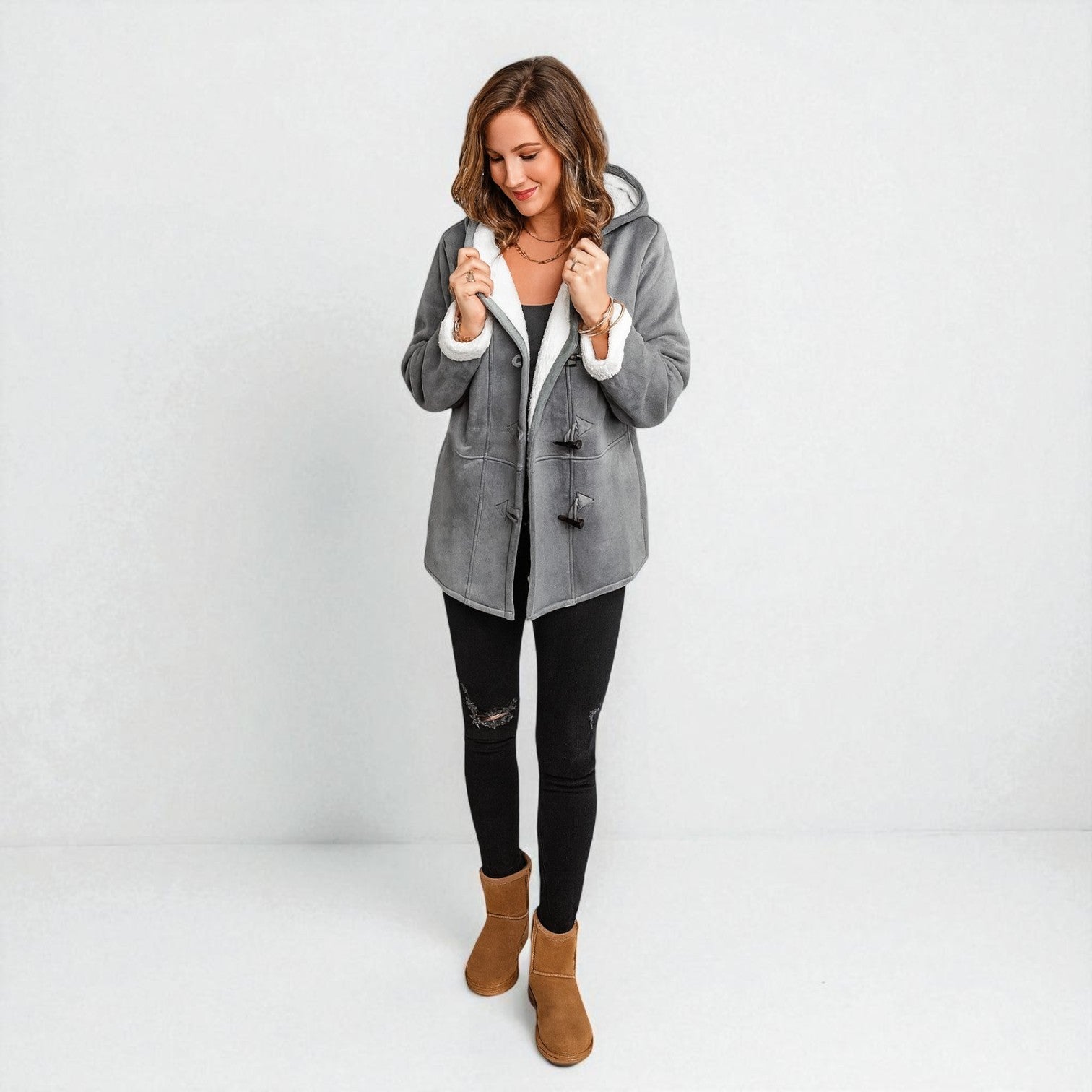 Bequeme Winterjacke mit warmer Fütterung und Kapuze